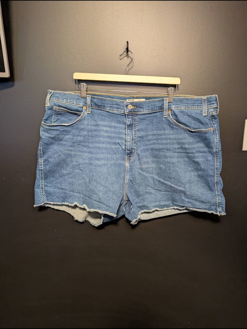 Signature by Levi Strauss Medium Blue Denim Frayed Hem Shorts